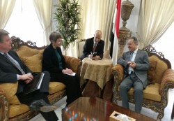 وزير الخارجية يلتقي مسؤولة شبه الجزيرة العربية بوزارة الخارجية الامريكية وسفيري بريطاينا والصين لدى اليمن