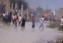 إعصار ميغ يضرب سقطرى بعد تحوله للحالة العاتية وارتفاع الموج يصل الى 14 مترا