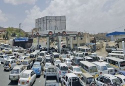 النفط اليمنية تؤكد وصول كميات كبيرة من المشتقات النفطية إلى العاصمة ومحافظات الجمهورية