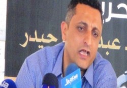 العيش على الحافة : المدافعون عن حرية الصحافة في اليمن