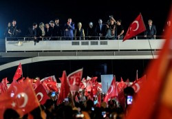 اردوغان يفوز بفارق ضئيل ل"نعم" والمعارضة تتهمه بالجنوح إلى الإستبداد