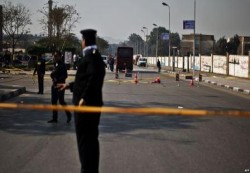 مقتل ضابط واصابة آخرين في انفجار جنوب القاهرة 