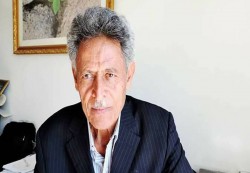 الأديب والمترجم اليمني عبدالوهاب المقالح يعلن اضرابه عن الطعام 