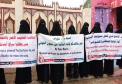 أمهات المختطفين تطالب الصليب الأحمر بإنقاذ ابنائهن المختطفين في سجون مليشيا الانقلاب