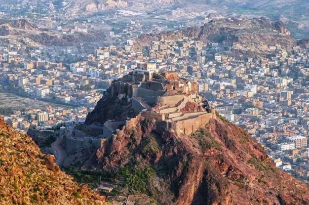  اللجنة الوطنية تكلف قانونيين ومختصين للنزول الميداني لحي شعب الدبا بمحافظة تعز