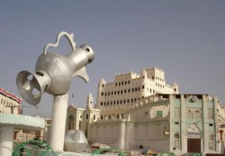 حضرموت : ارتفاع إيرادات مكتب الجمارك إلى أكثر من  19 مليار