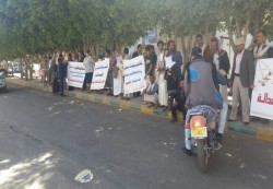 صنعاء: وقفة حقوقية للتنديد باستمرار حبس مالك مستشفى بصنعاء رغم صدور حكم قضائي ببراءته