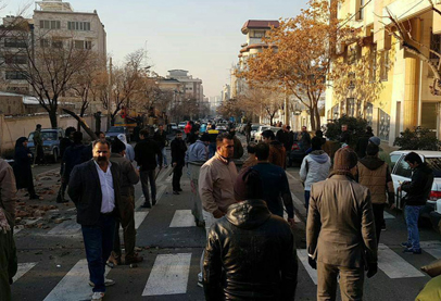 اعتقال 300 محتج في طهران ومقتل 5 من قوات الأمن في اشتباكات مع الصوفيين 