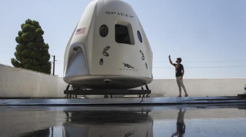 شركة "سبيس إكس" تعلن استعداها إطلاق اول رحلة سياحية حول القمر