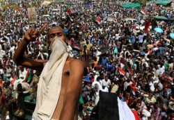 الربيع العربي يصل متأخرا في السودان والجزائر
