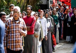 المصريون يدلون باصواتهم على التعديلات الدستورية 