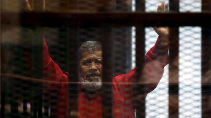 التلفزيون المصري يعلن وفاة الرئيس السابق محمد مرسي أثناء حضوره جلسة محاكمته