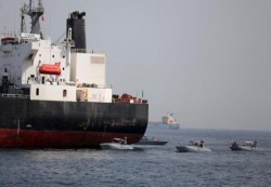 البحرية الأمريكية: نساعد ناقلتين بعد "أنباء الهجوم" في خليج عمان