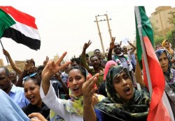سودانيون يتظاهرون للمطالبة بتسليم الحكم للمدنيين 