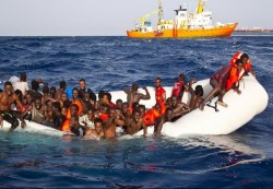 ارتفاع العدد النهائي لحادث غرق سفينة مهاجرين أمام تونس إلى 82