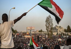 توقيع بالأحرف الأولى لإعلان دستوري سوداني يؤذن بتشكيل حكومة انتقالية
