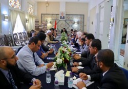 اجتماع استثنائي لمجلس الوزراء يؤكد على مواجهة التمرد المسلح في عدن بكل الوسائل التي يخولها الدستور 