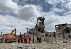 لجنة الصليب الاحمر:مقتل مالايقل عن 100 سجين في غارة جوية بمحافظة ذمار 