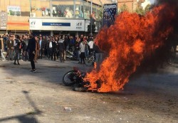المعارضة: مقتل 27 شخصاً في احتجاجات إيران