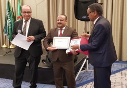اتحاد إذاعات الدول العربية يكرم إذاعة الجمهورية اليمنية بدرع وشهادة الاتحاد