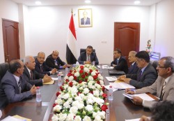 الحكومة الشرعية تحمل المجلس الانتقالي مسؤولية عرقلة عودتها إلى عدن