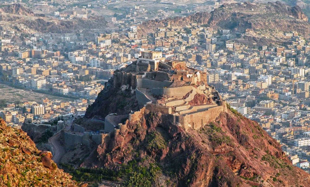 تعز: لجنة الغذاء تقر  إغلاق المحلات المخالفة لأسعار وأوزان الخبز