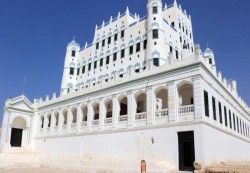 الحرب في اليمن: قصر سيئون المبني من الطوب اللبن "مهدد بالانهيار"