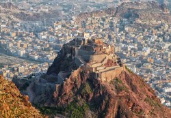 تعز: لجنة الغذاء تقر  إغلاق المحلات المخالفة لأسعار وأوزان الخبز