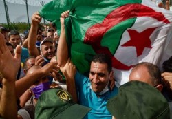 الافراج عن المعارض الجزائري كريم طابو مع وضعه تحت الرقابة القضائية