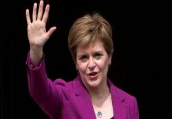 ستارجن تأمل في قيادة اسكتلندا إلى الاستقلال رغم عدم فوز حزبها بأغلبية