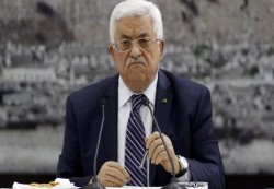 الرئيس الفلسطيني يقرر إلغاء الاحتفالات بعيد الفطر وتنكيس الأعلام