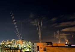 إسرائيل تقصف منزل زعيم حماس بغزة مع دخول القتال يومه السابع