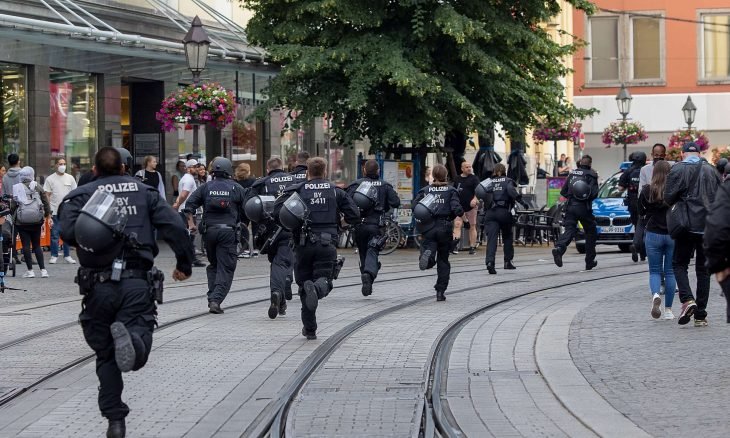 منفذ طعن مدينة فورتسبورغ الألمانية حاصل على “وضع حماية مؤقت”