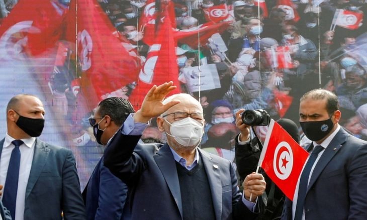 الغنوشي يدعو القوى الوطنية للانخراط بأجواء التهدئة في تونس  