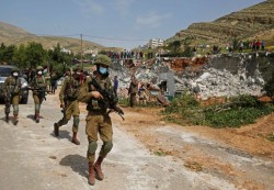 قوات الاحتلال الاسرائيلي  تهدم خياما سكنية تأوي 15 فلسطينيا شرق رام الله