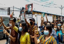 احتجاجات بالزهور في ميانمار بمناسبة عيد ميلاد سو تشي السادس والسبعين