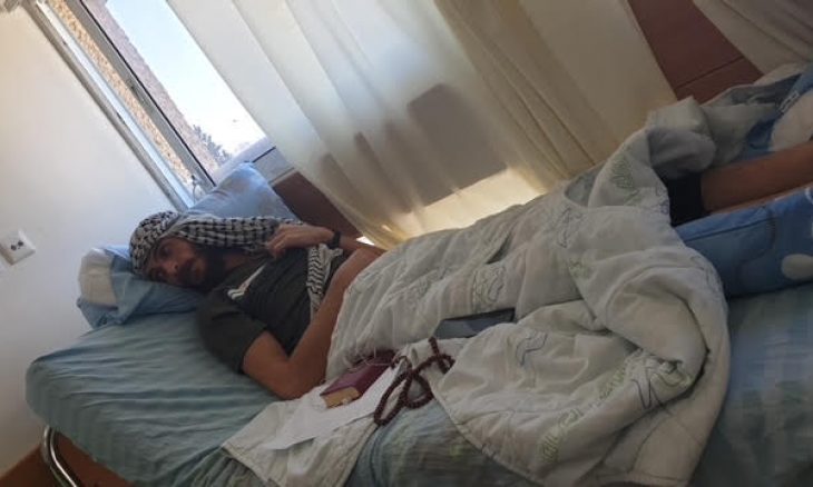 الاحتلال يمعن في التنكيل بعائلة الأسير الغضنفر أبو عطوان.. اعتقال خاله الثاني ونقله للمشفى