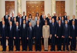 الحكومة المصرية الجديدة تؤدي اليمين أمام الرئيس المؤقت والسيسي نائبا لرئيس الوزراء