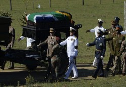 مانديلا يوارى الثرى بعد مراسم وداع طويلة