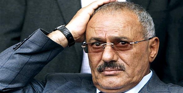 صالح يبحث عن مخرج بمغازلة إيران والسعودية