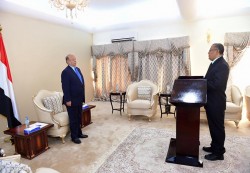 محافظا لحج والبيضاء يؤديان اليمين الدستورية امام رئيس الجمهورية