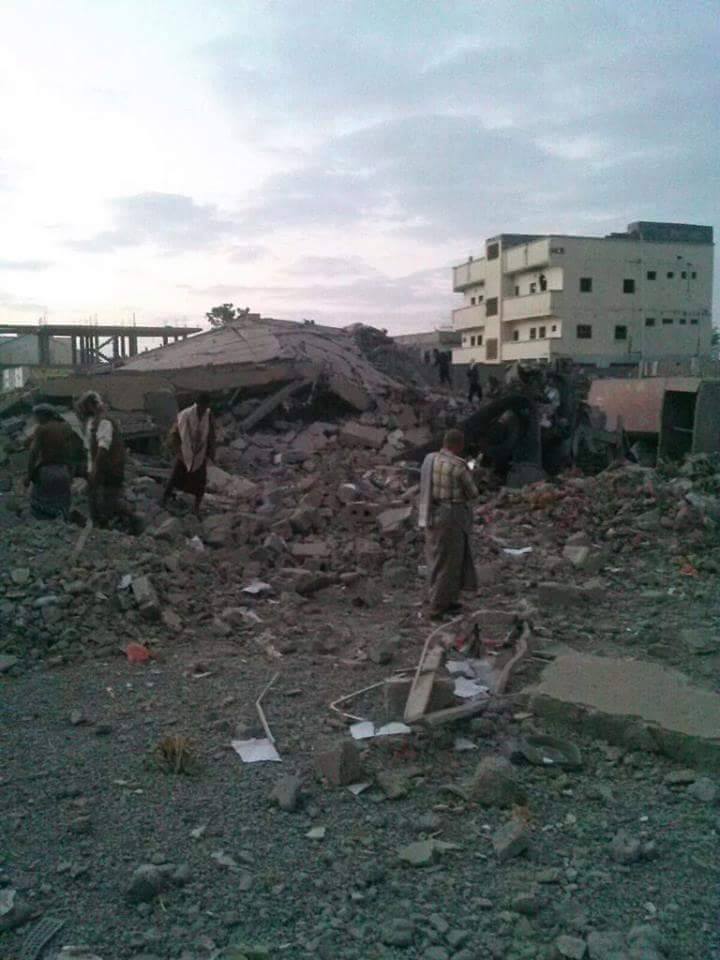مسلحون يفجرون مبنى إدارة أمن محافظة لحج