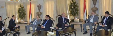 وزير الخارجية يلتقي القائم بأعمال السفارة البريطانية و الاندونيسية  ويبحث معهما عدد من القضايا الوطنية 