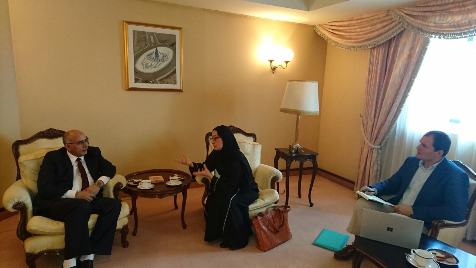وزير الإدارة المحلية يلتقي مديرة برنامج الأمم المتحدة الإنمائي في اليمن 