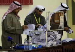 انتخابات الكويت تعيد المعارضة للمجلس وتوحي بمشهد سياسي ساخن