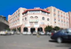 انفجار في أحدى كليات جامعة العلوم والتكنولوجيا تسفر عن إصابة طالبين وموظف
