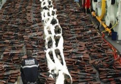 السلطات الفرنسية تصادر شحنة أسلحة كانت متجهة إلى الصومال 