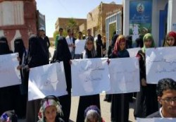 وقفة تضامنية مع فريق قناة الجزيرة تطالب الجهات الأمنية بسرعة العمل على إطلاق سراح المختطفين
