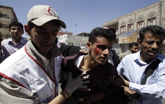 خمسة شهداء و430 جريح 80 منهم بالرصاص الحي بينهم رئيس للقطاع الطلابي للتنظيم الناصري في مجزرة بشعة ضد المعتصمين  بتعز