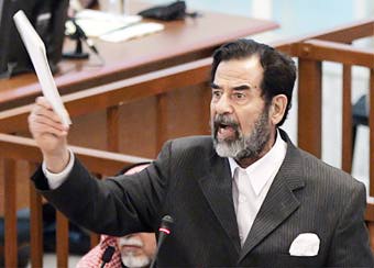 صدام يعلن تعرضه للضرب والتعذيب علي ايدي الامريكيين